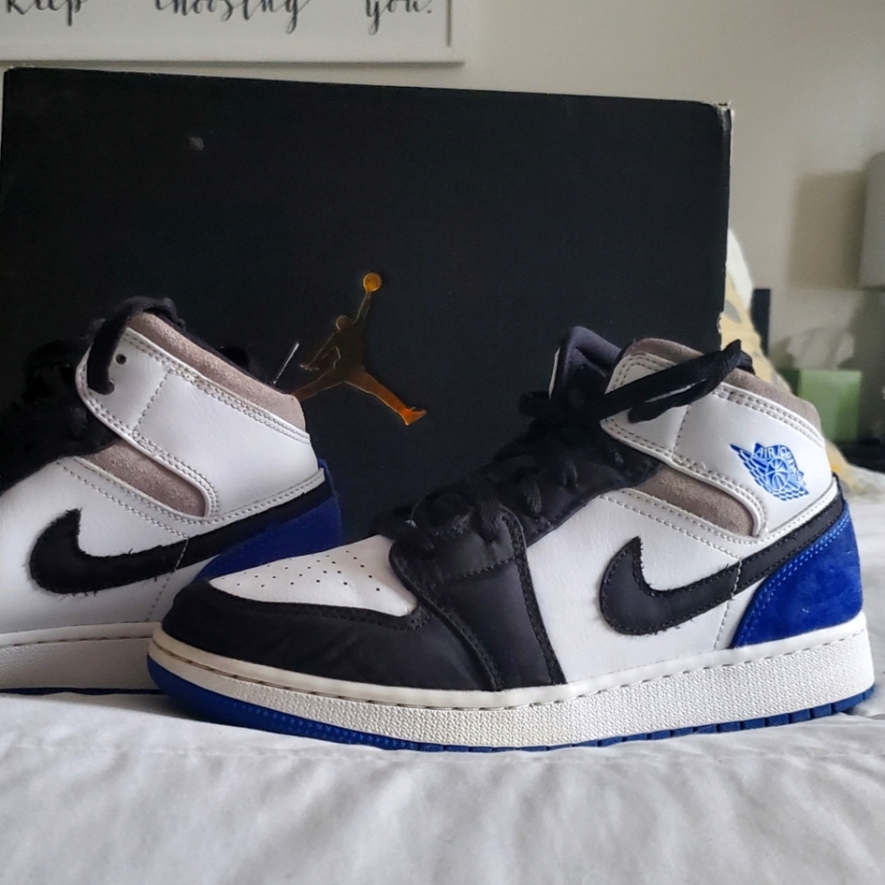 6Y  Air Jordan 1 mid se